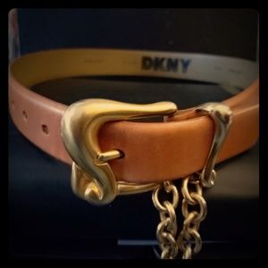 DKNY LEATHER BELT.